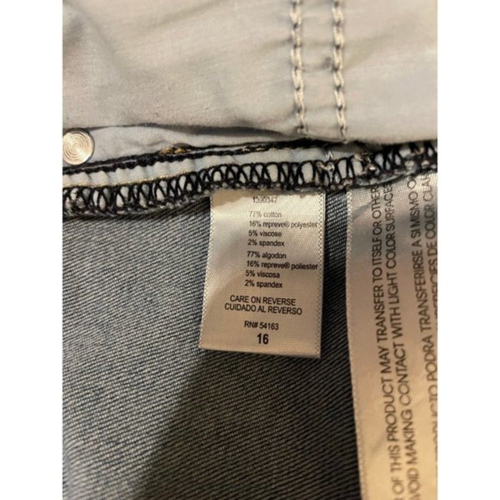 Calvin Klein Jean Shorts - Picture 5 of 5